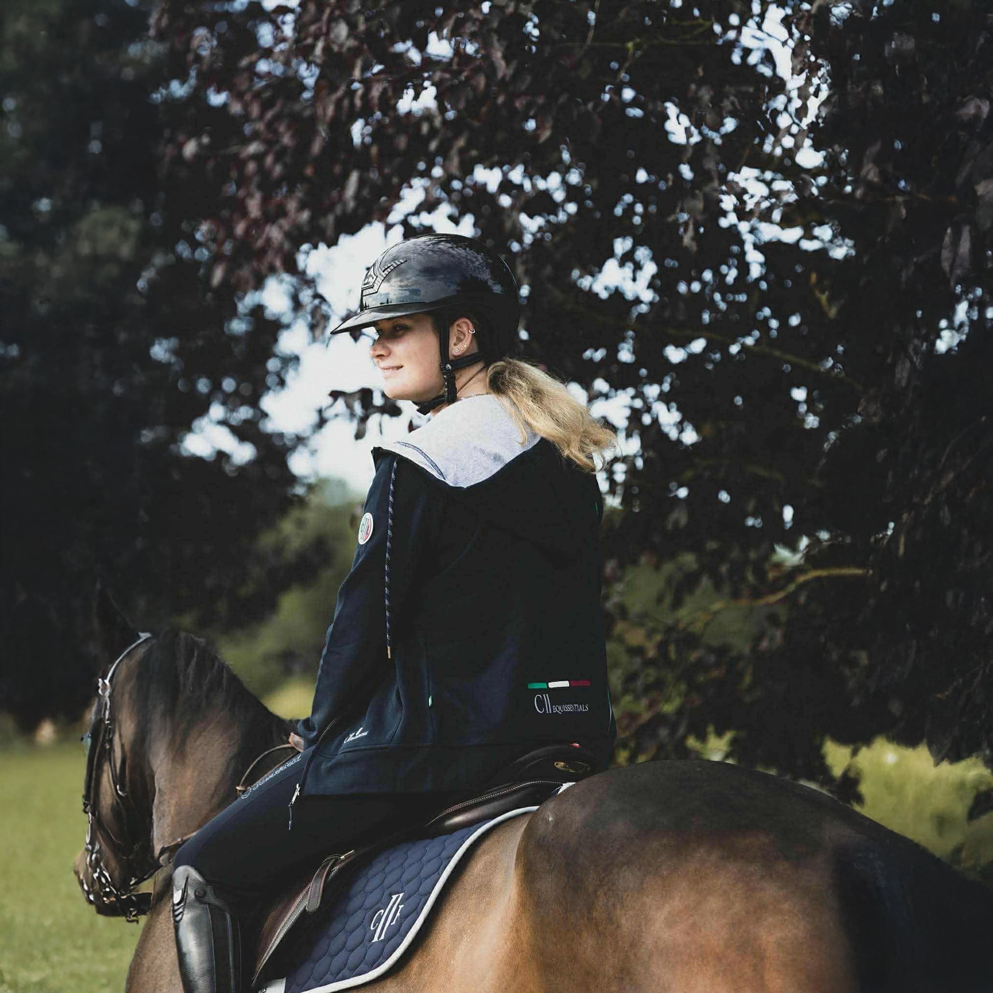 MENTECA Longsleeved Zip Hoodie Navy (Black Iris)