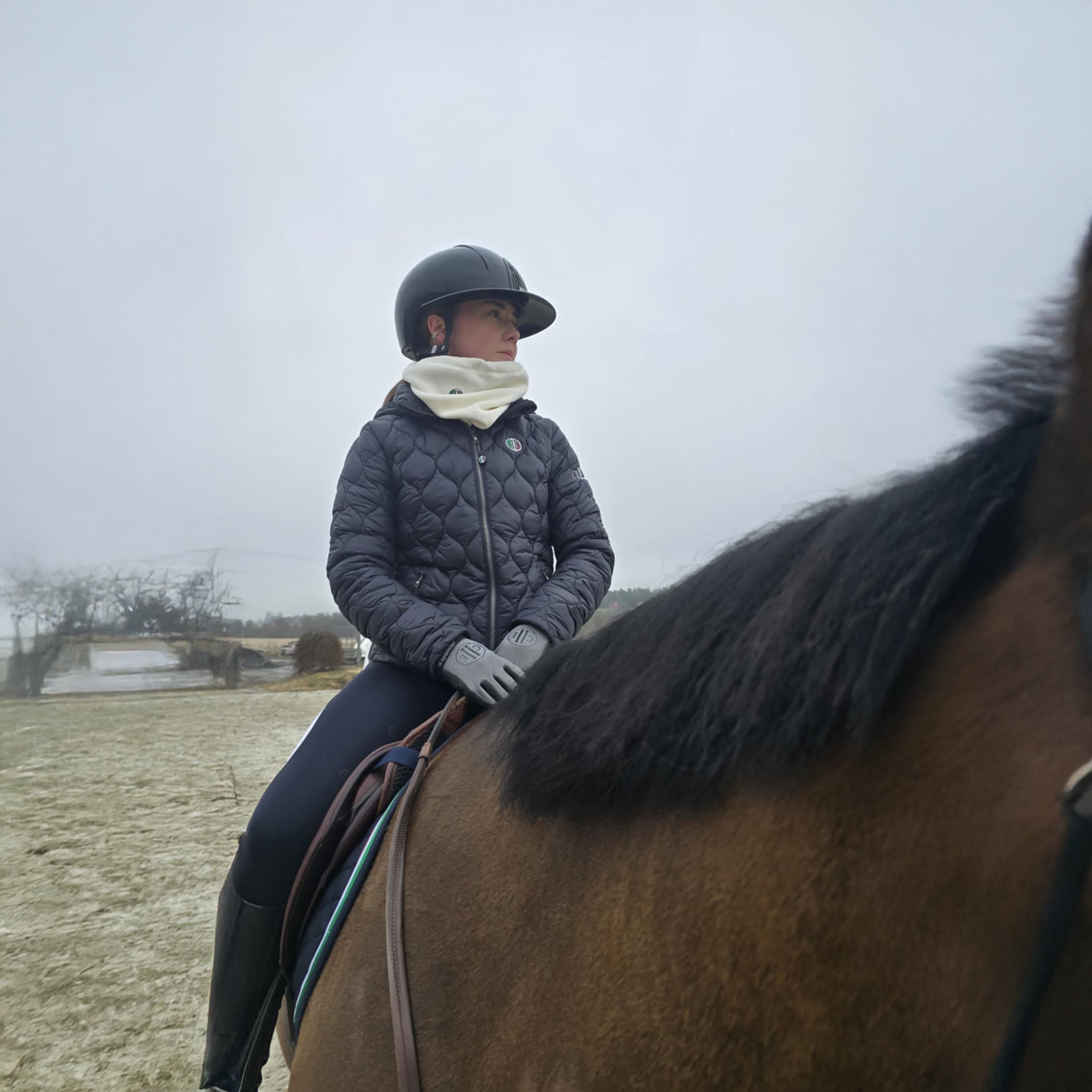 IRVINE Fleece Neck Offwhite (Snow White)